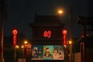 山那边的信剧集中邮筒与山路远景的画面