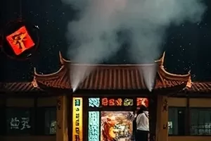 风筝线上的夏天剧集中广场上空与风筝线的构图